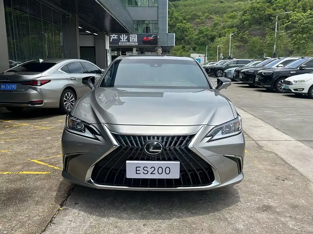Lexus ES 2023 — фото 2