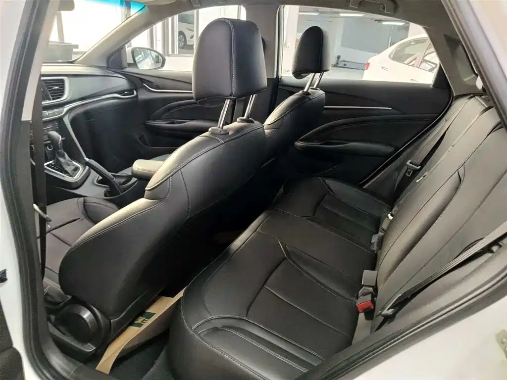 Buick Excelle 2015 — фото 10