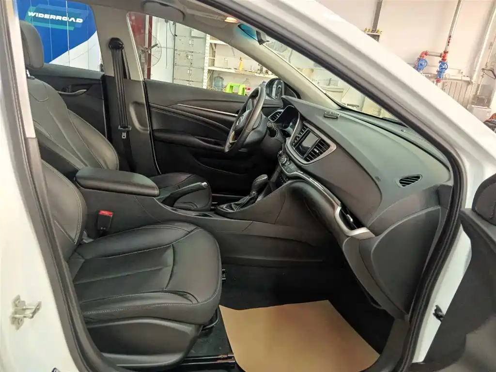 Buick Excelle 2015 — фото 12