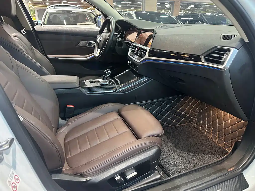 BMW 3 Series 2019 — фото 18