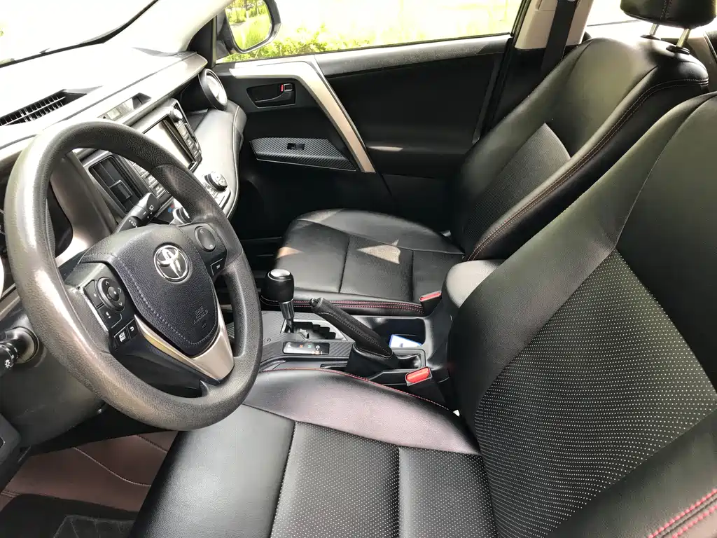 Toyota RAV4 2015 — фото 10