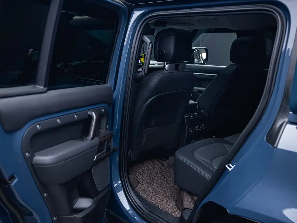 Land Rover Defender 2022 — фото 26