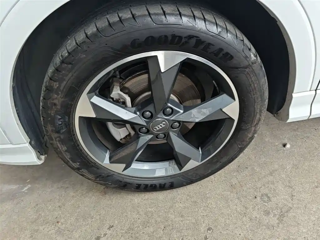 Audi Q3 2020 — фото 23