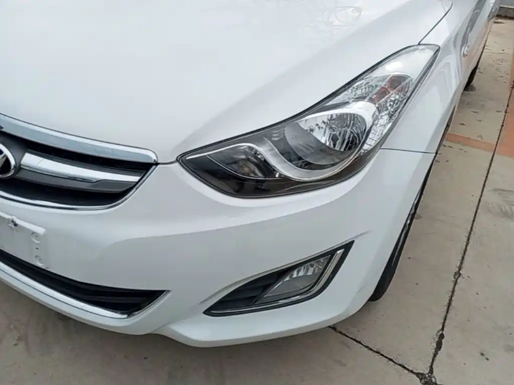Hyundai Elantra 2016 — фото 24