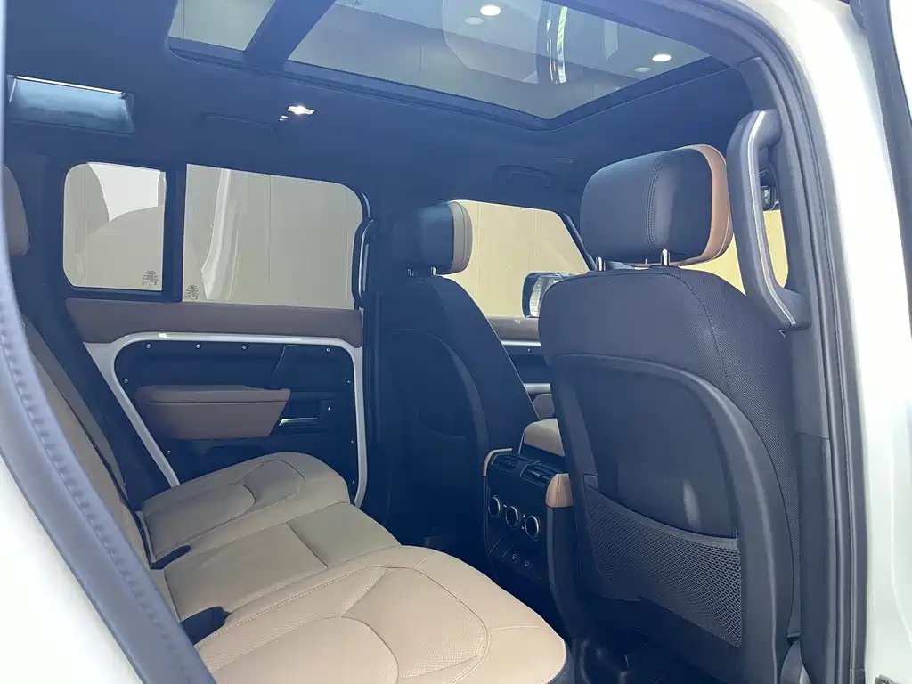 Land Rover Defender 2026 — фото 15