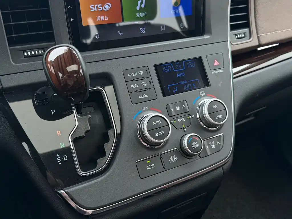 Toyota Sienna 2019 — фото 20
