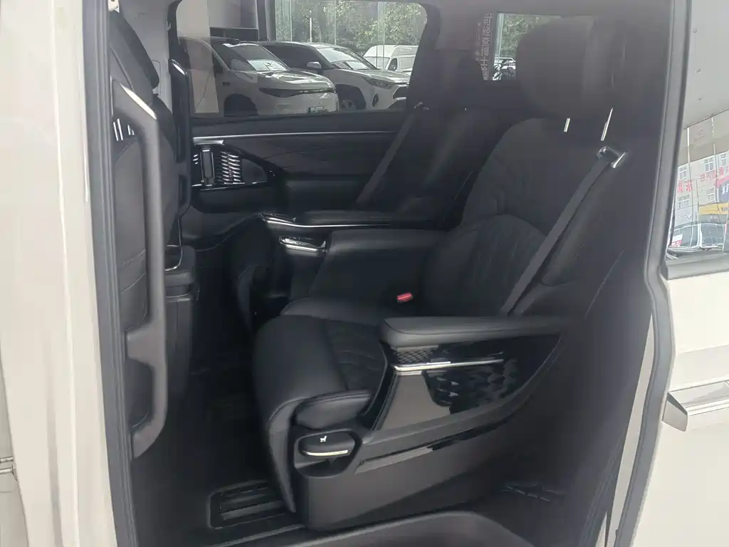 GAC Motor Trumpchi M8 2025 — фото 11