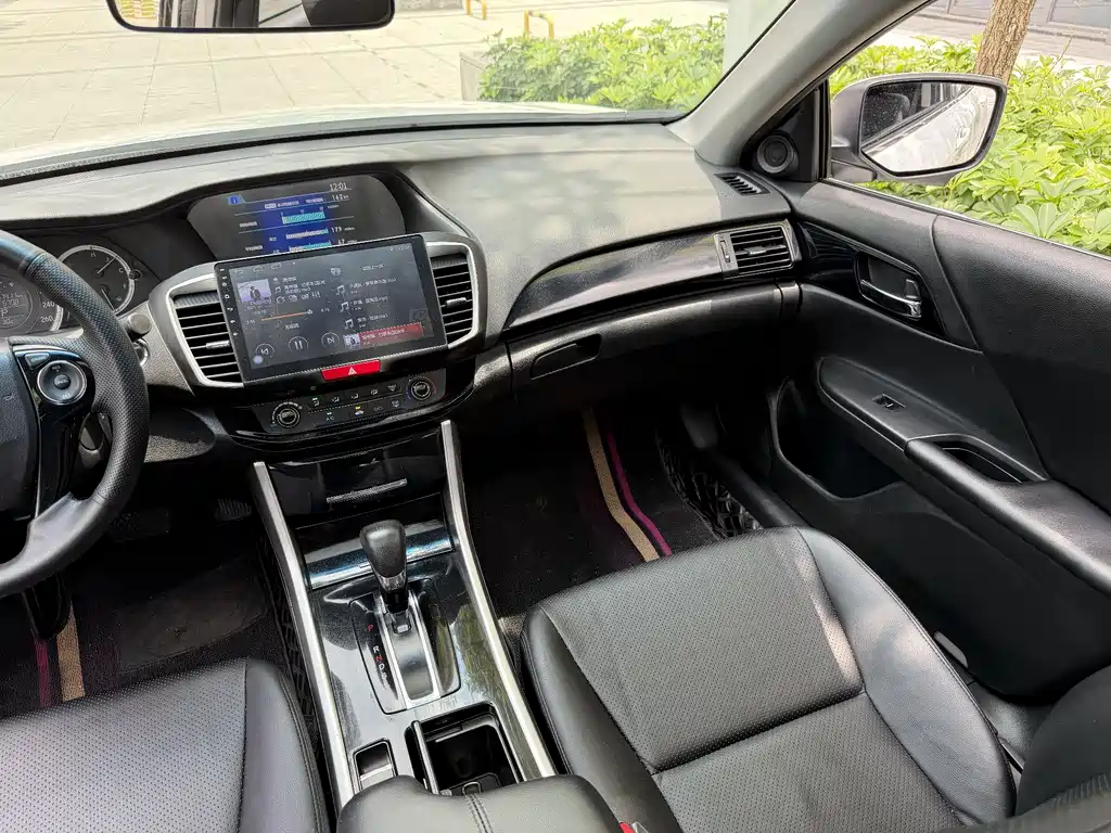 Honda Accord 2017 — фото 10