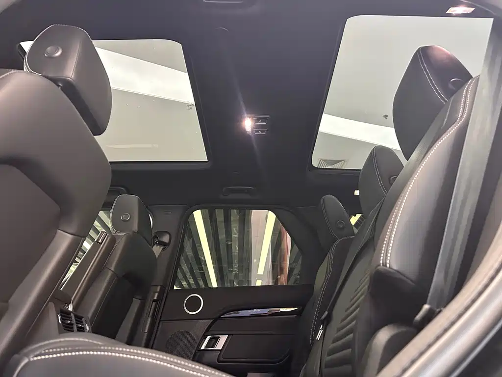 Land Rover Discovery 2025 — фото 11