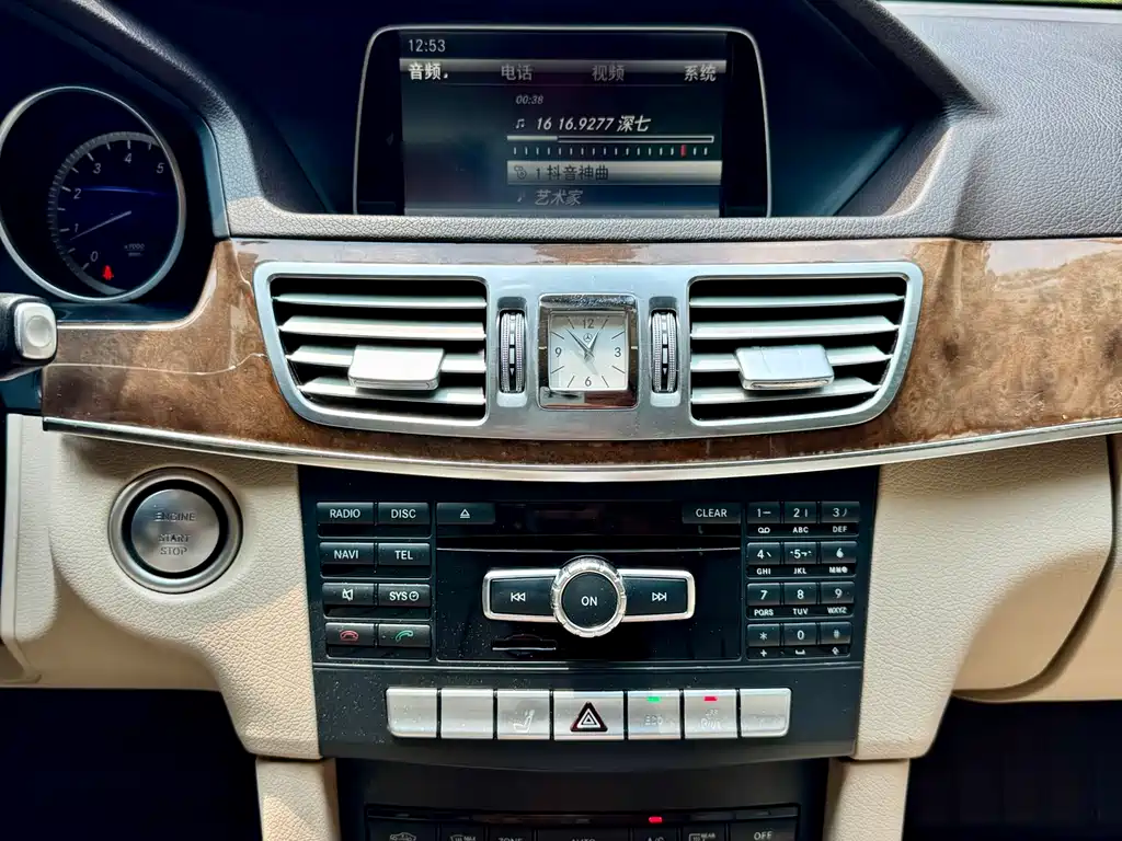 Mercedes-Benz E-Class 2014 — фото 16