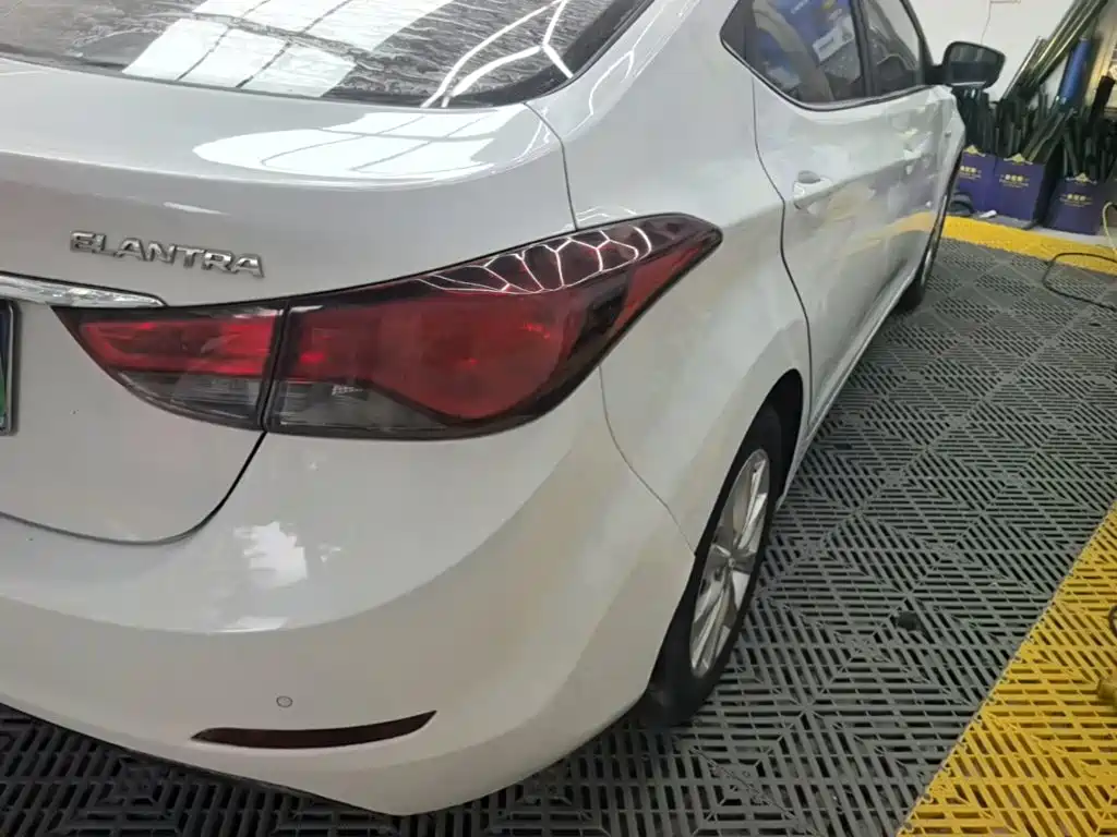 Hyundai Elantra 2016 — фото 8