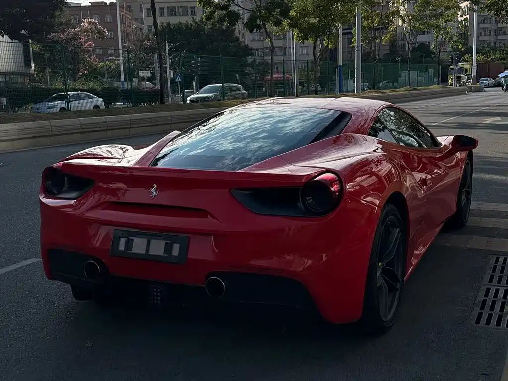 Ferrari 488 2017 — фото 8