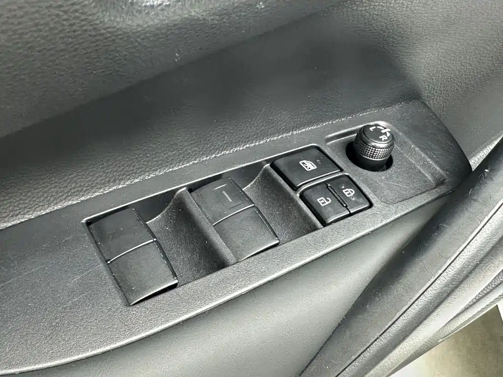 Toyota Corolla 2023 — фото 10