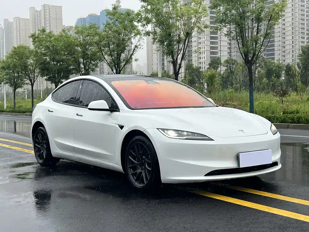 Tesla Model 3 2025 — фото 3