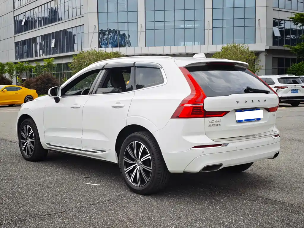 Volvo XC60 2021 — фото 17