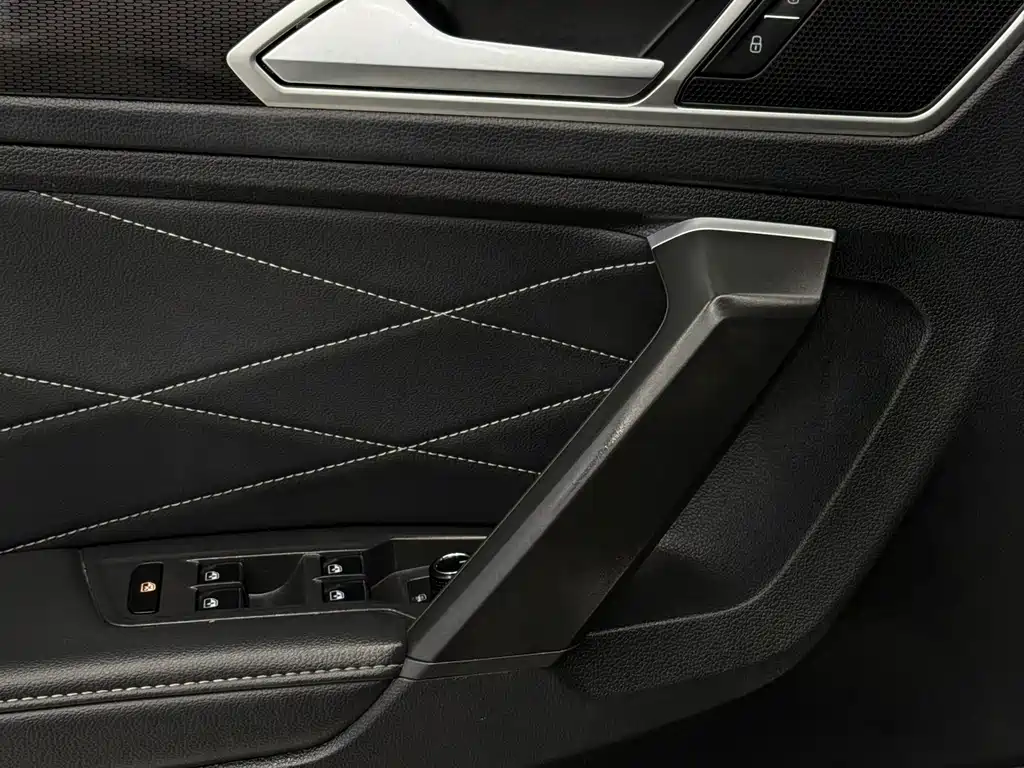 Volkswagen Tiguan L 2023 — фото 7