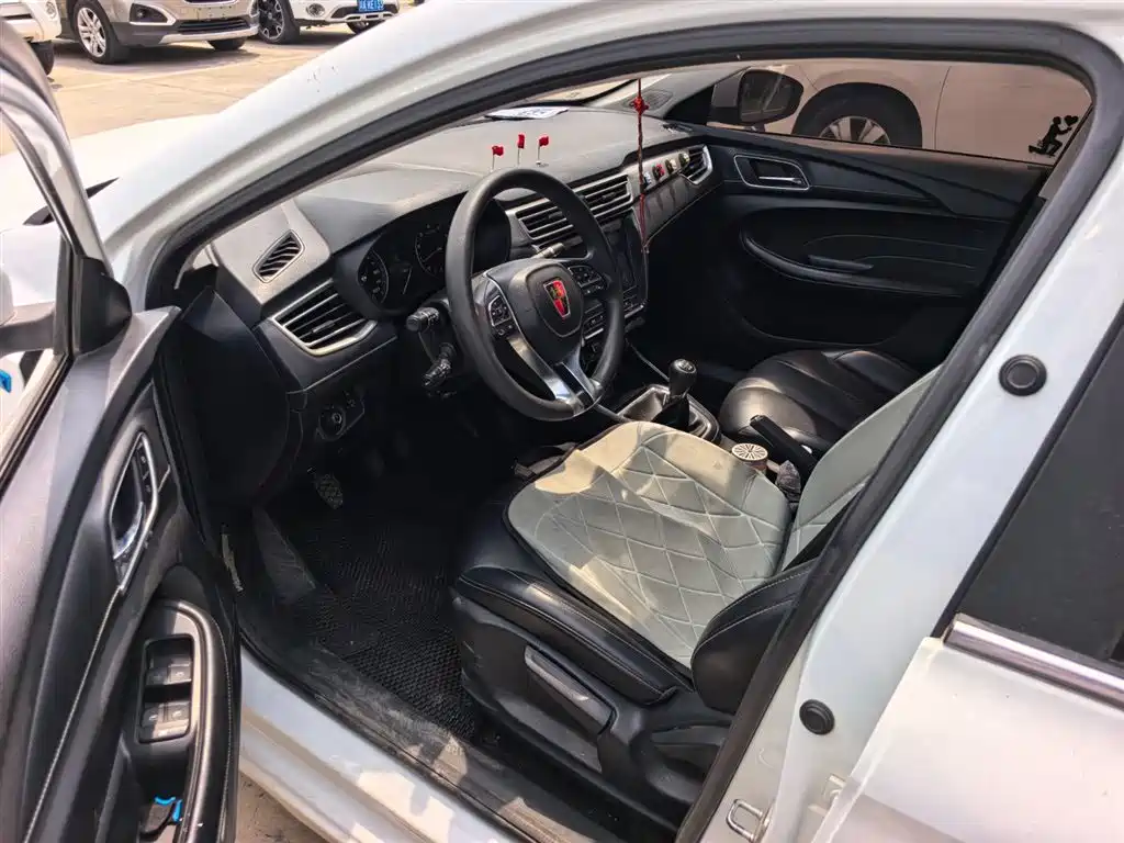 Roewe i5 2019