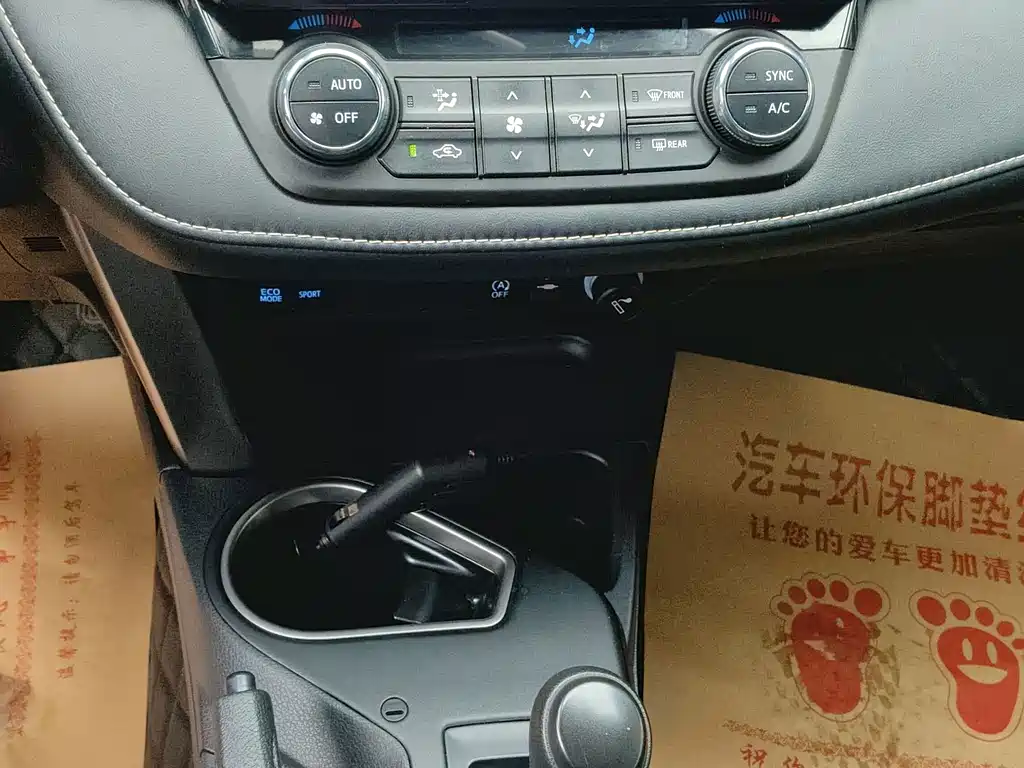 Toyota RAV4 2019 — фото 13