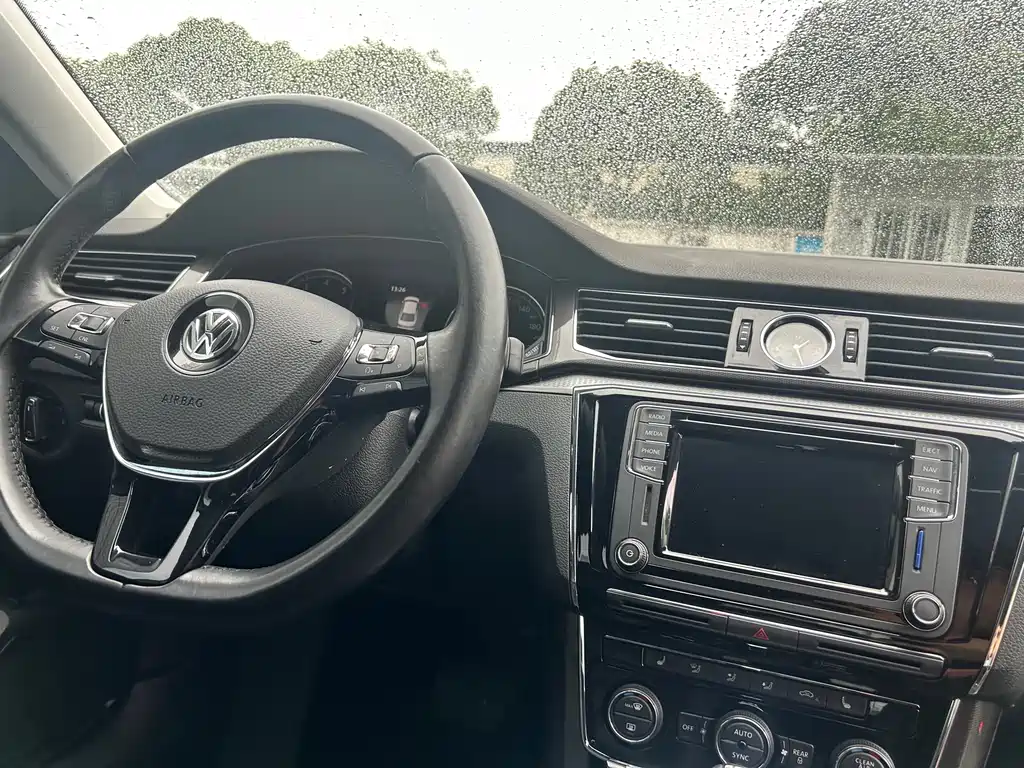 Volkswagen Passat 2018 — фото 14
