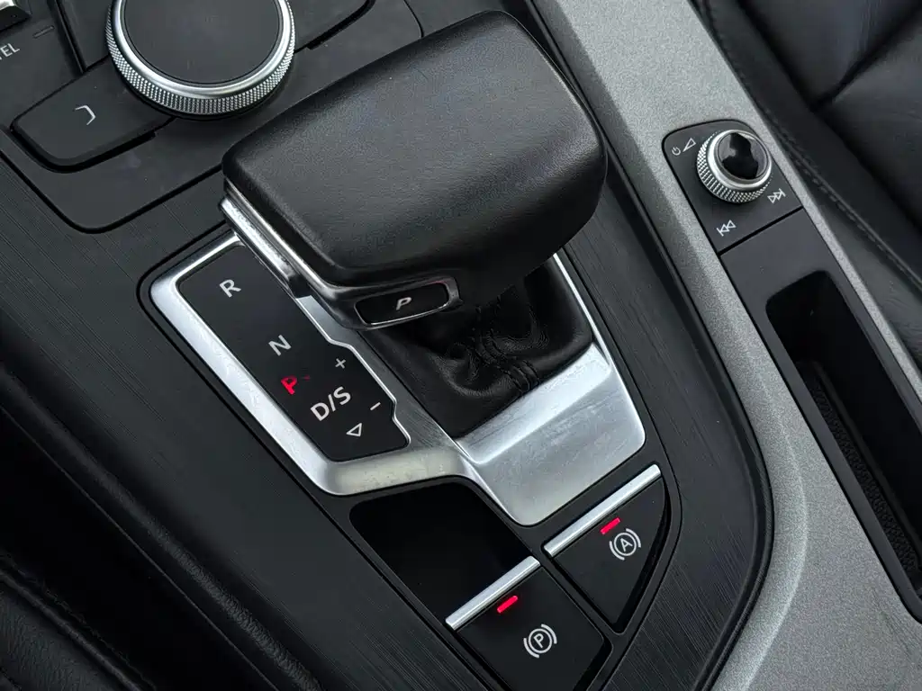 Audi A4L 2018 — фото 18