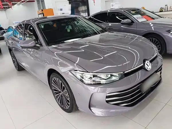 Volkswagen Passat 2024