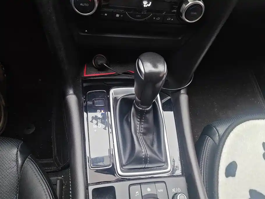 Mazda 3 Axela 2018 — фото 16