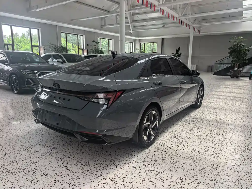 Hyundai Elantra 2022