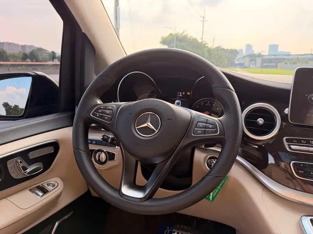 Mercedes-Benz V-Class 2019 — фото 23