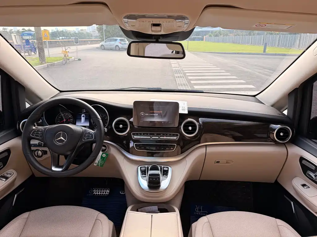 Mercedes-Benz V-Class 2019 — фото 24
