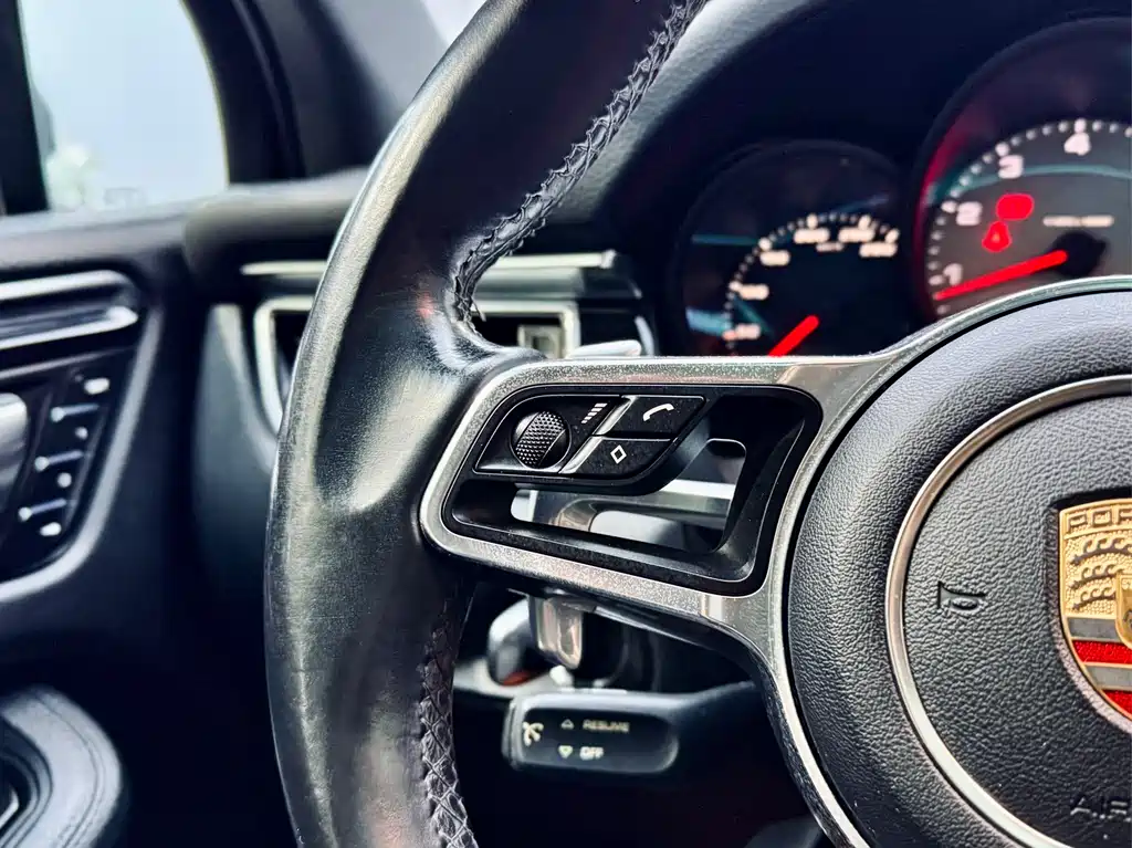 Porsche Macan 2016 — фото 19