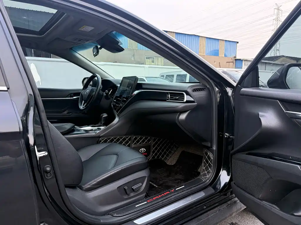 Toyota Camry 2022 — фото 19