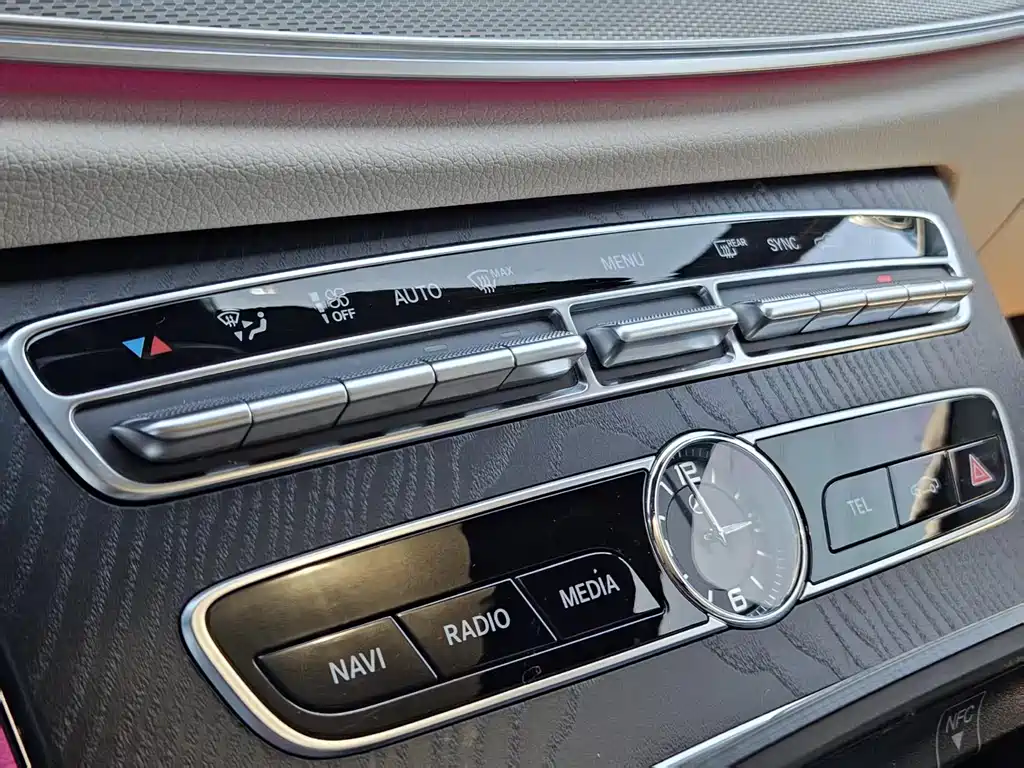 Mercedes-Benz E-Class 2019 — фото 19