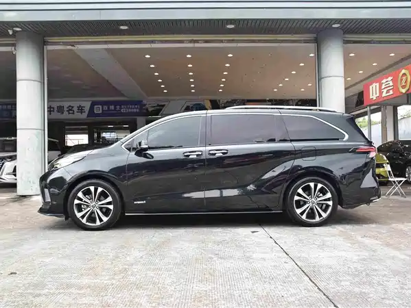 Toyota Granvia 2023