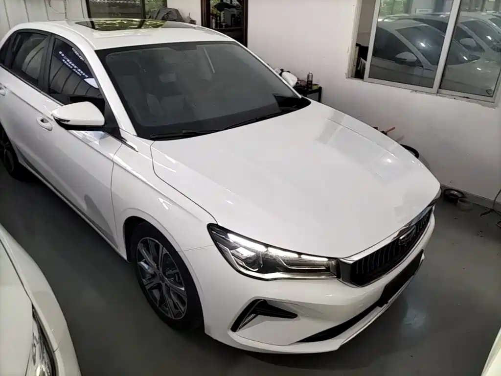 Geely Emgrand 2021