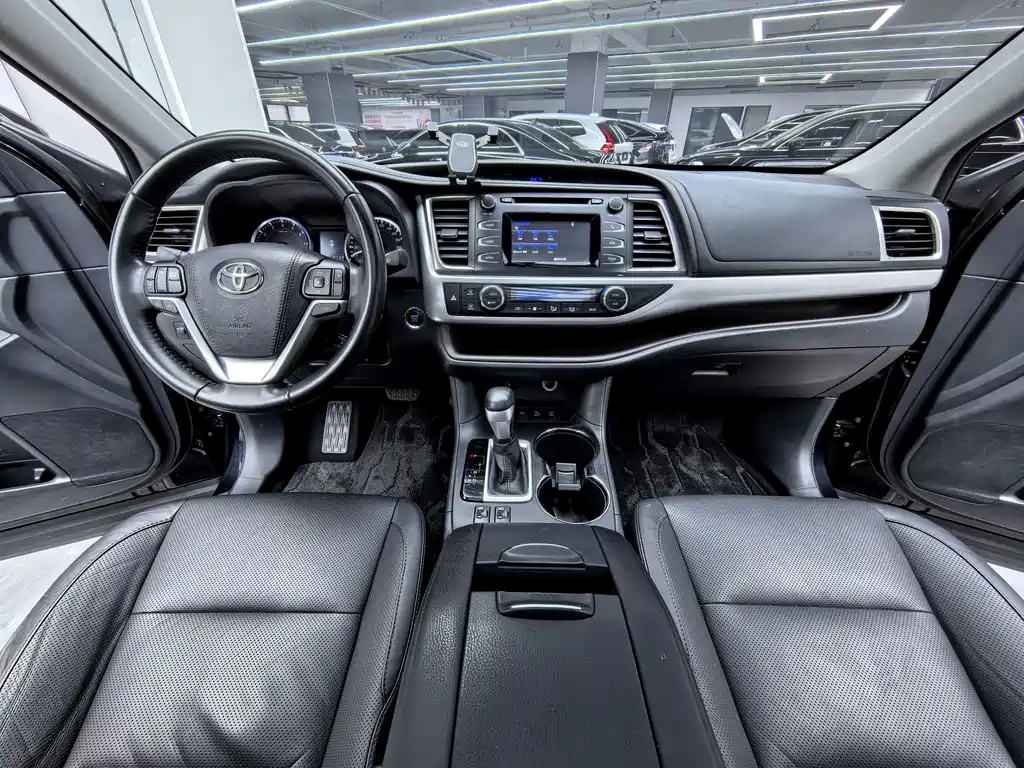 Toyota Highlander 2016 — фото 8