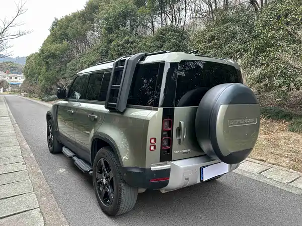 Land Rover Defender 2021