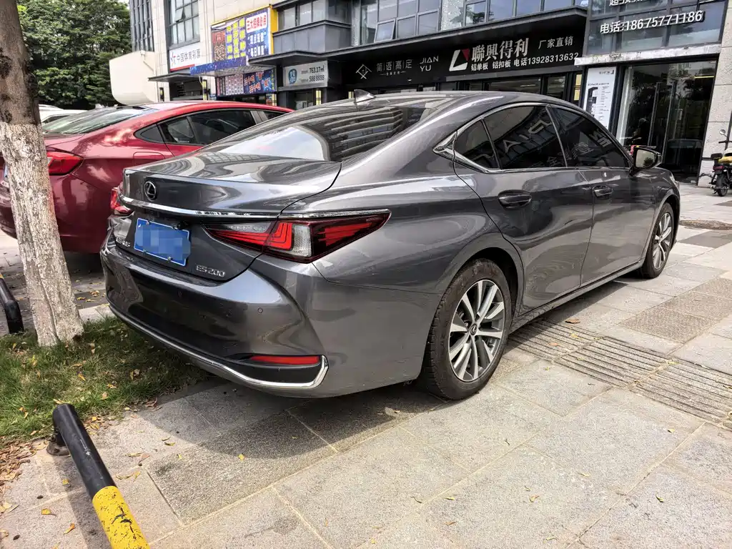 Lexus ES 2018 — фото 2