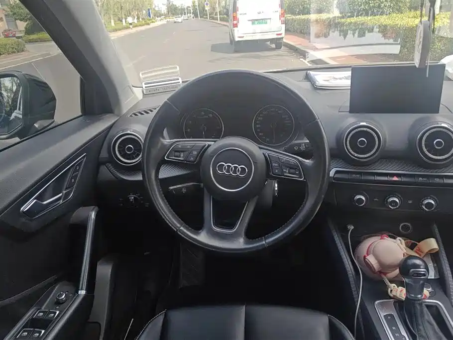 Audi Q2L 2019 — фото 15