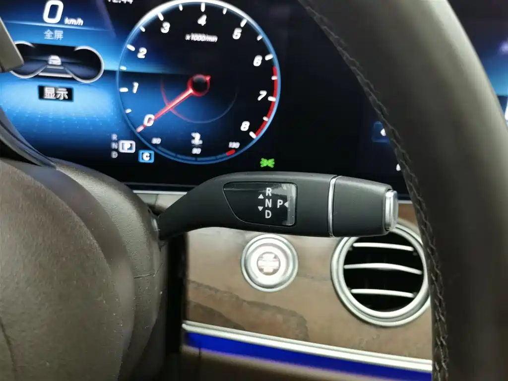 Mercedes-Benz E-Class 2023 — фото 13