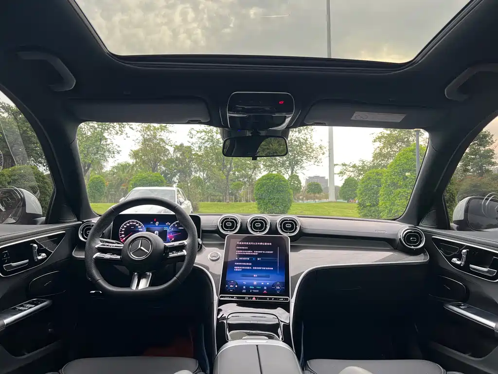 Mercedes-Benz C-Class 2023 — фото 11