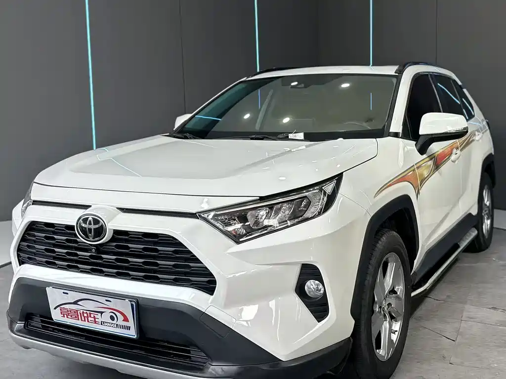 Toyota RAV4 2020 — фото 1