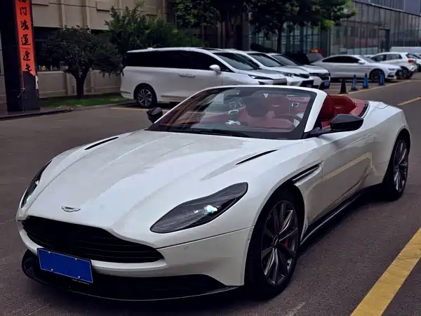 Aston Martin DB11 2019