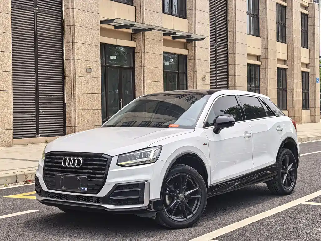 Audi Q2L 2021 — фото 1