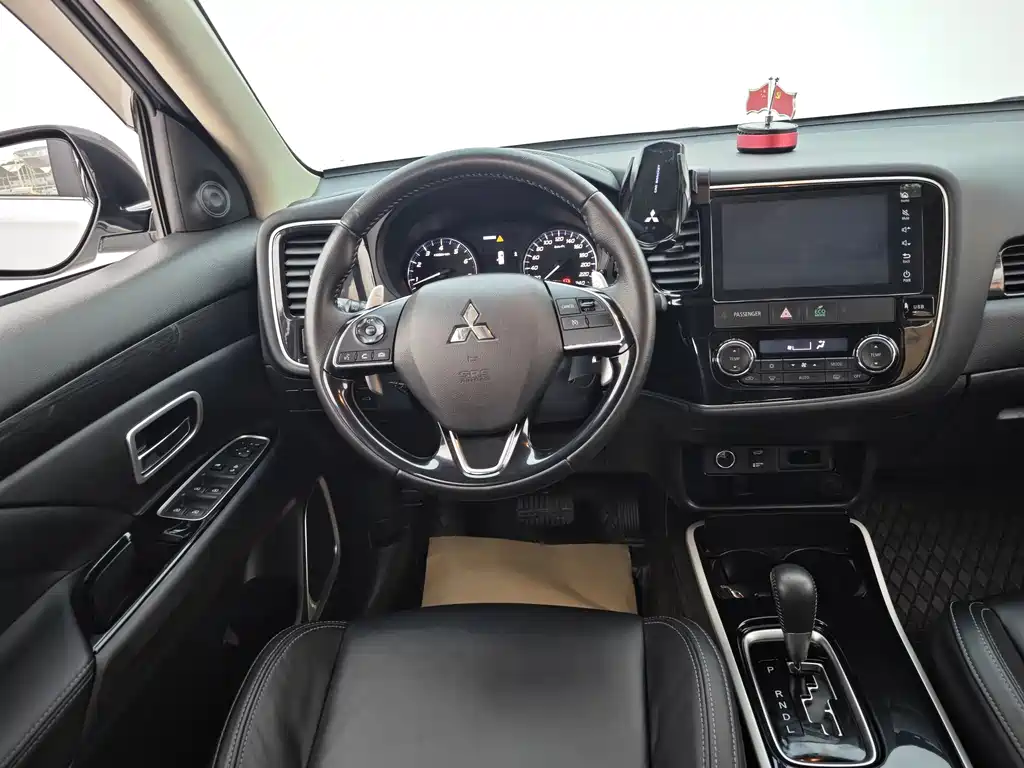 Mitsubishi Outlander 2020 — фото 18
