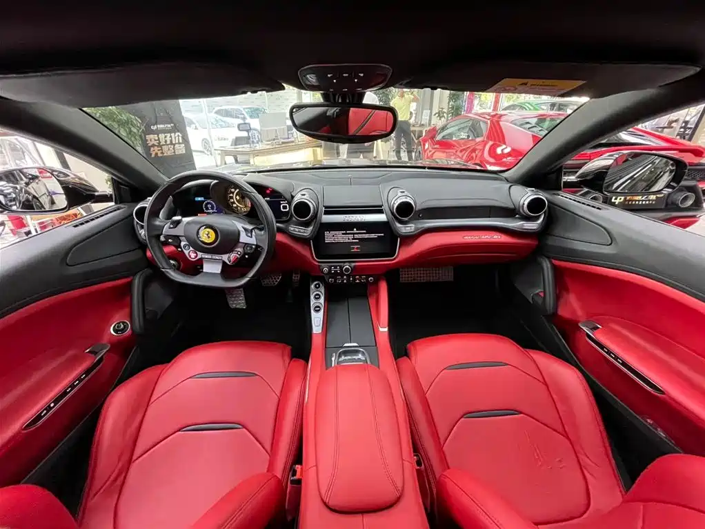 Ferrari GTC4Lusso 2019 — фото 15