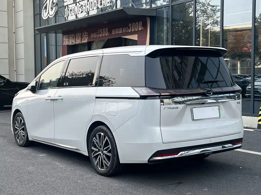 GAC Motor E8 PHEV 2024 — фото 4