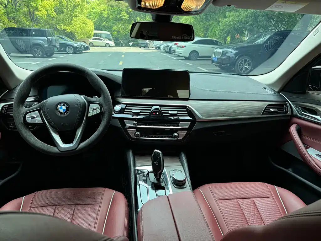 BMW 5 Series 2021 — фото 10