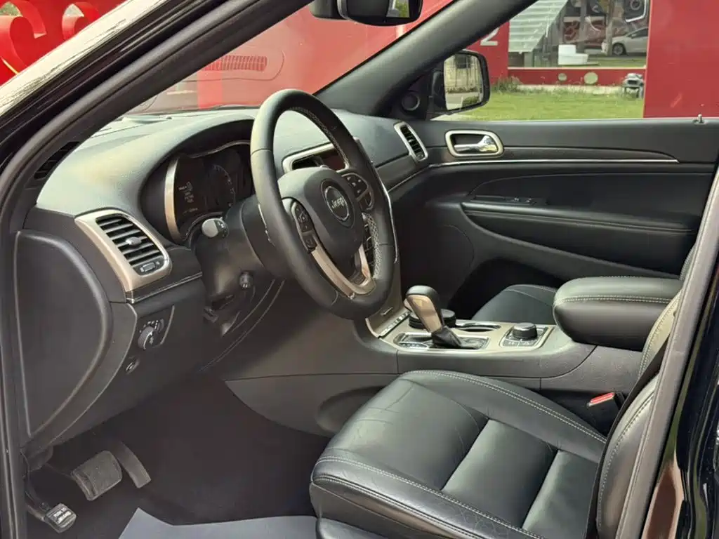 Jeep Grand Cherokee 2018 — фото 14