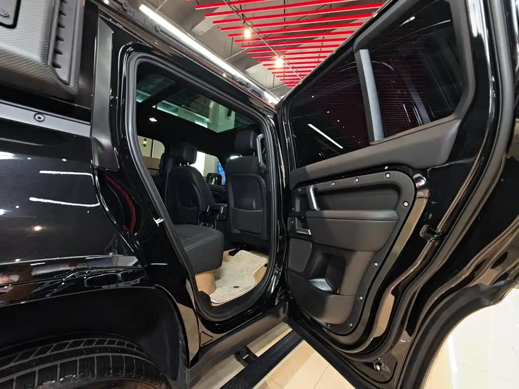 Land Rover Defender 2025 — фото 35