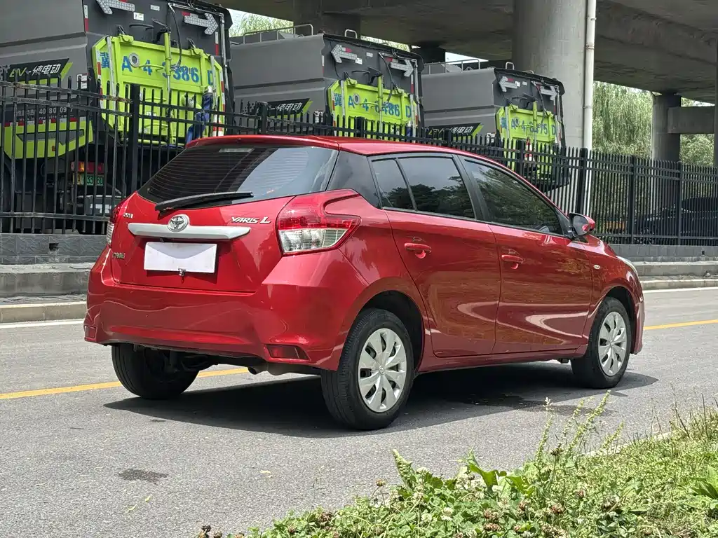 Toyota Yaris L 2016 — фото 6